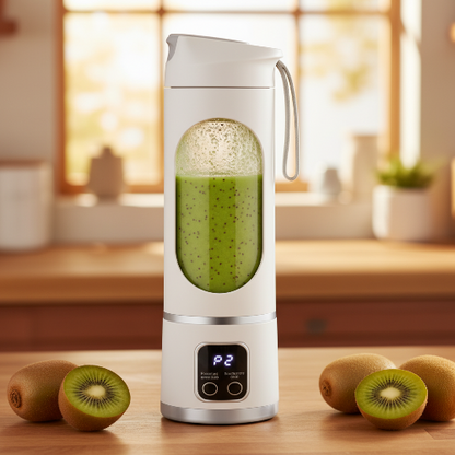 Blender smoothie blanc aux kiwis dans une cuisine ensoleillée